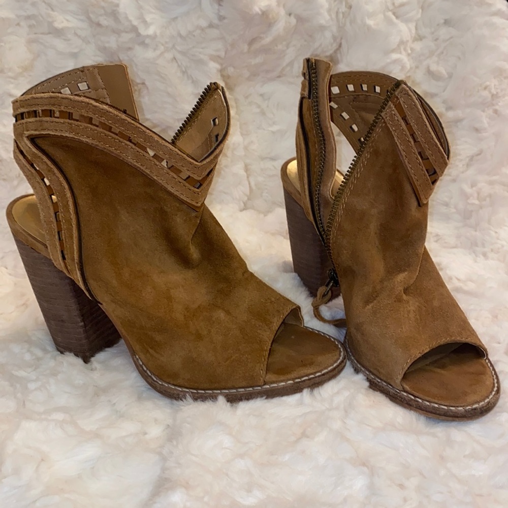 🐻 DOLCE VITA Suede Heel 🐻